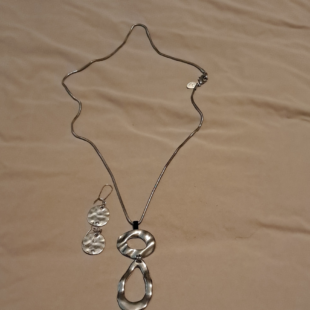 Elegant Silver Necklace and Earring Set
